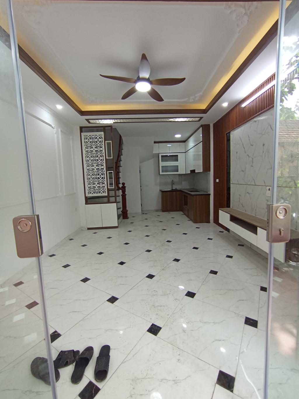 KIM CHUNG - HOÀI ĐỨC - DT 42M - 5 TẦNG MỚI TINH -Ô TÔ QUA NHÀ - 20M Ô TÔ ĐỖ- GIÁ 5.3 TỶ